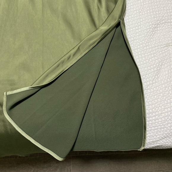 BRAND NEW GREEN SATIN SKIRT - Picture 2 of 3
